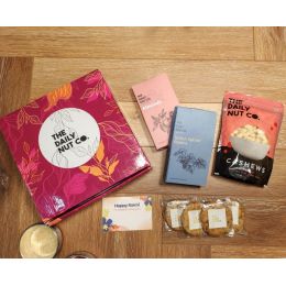 The Daily Nut Co.: Snack Oasis Gift Box