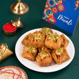 The Baklava Box: Pyramid Festive Baklava - 250 gm