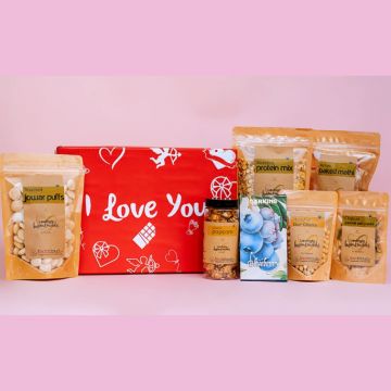 Foodcloud: I LOVE YOU Treats Gift Box - Pack of 7