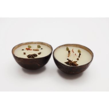 Thenga: Coconut Shell Spice Candle