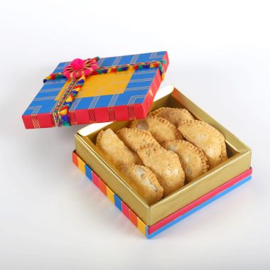 Foodcloud: Luxurious Holi Gift Hamper