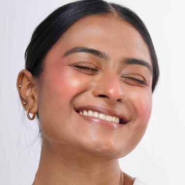 Diam Beauty: Cheeky Affair Liquid blush, Peach Perfect
