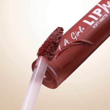L.A.Girl: LIP HAZE BLURRING SOFT MATTE LIP COLOR-RISK TAKER