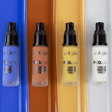 L.A.Girl: Pro Color & Pro Matte Foundation - white