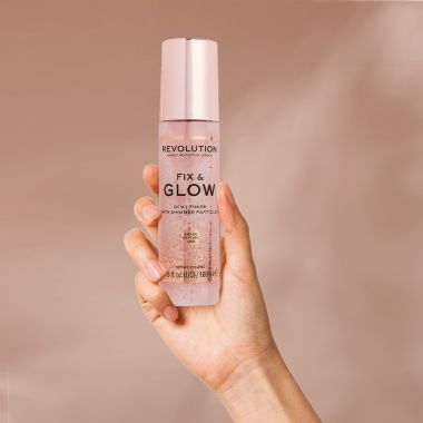 Makeup Revolution: Fix & Glow Fixing Spray