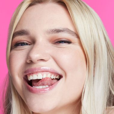 Makeup Revolution: Pout Bomb Plumping Gloss Milky Sheer Holo