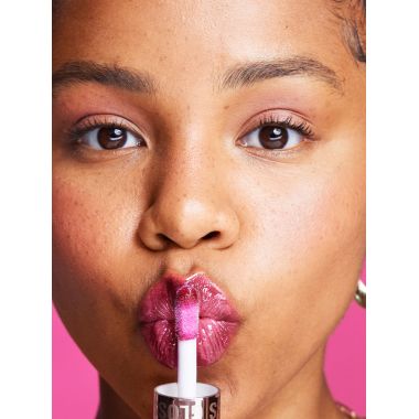 Makeup Revolution: Pout Bomb Shimmer Gloss Berry Lustre