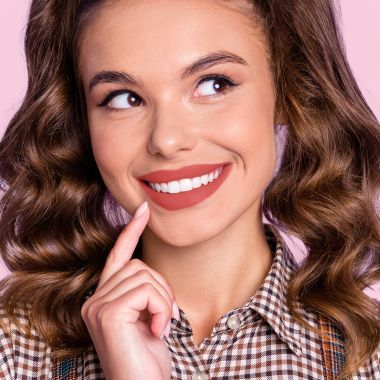 Makeup Revolution: Pout Bomb Plumping Lip Liner Burnt Cherry Red