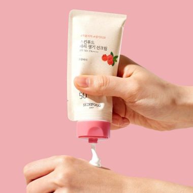 Skinfood: Berry Glowing Sun Cream50Ml