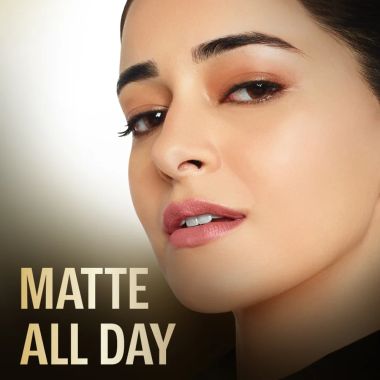 Lakme: Ultimate Glam Compact
