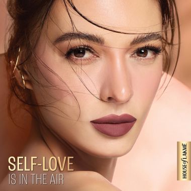 Lakme: Xtraordin-airy Lip Mousse