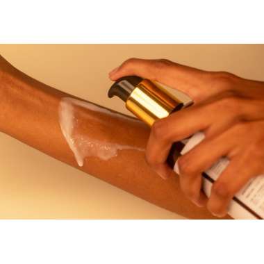 Eleme: Lavender & Bergamot Lightweight Body Milk with Chamomile & Pro Vitamin B5