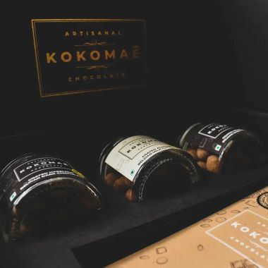 Kokomae: Hamper with signature bars and Belgian Dragees - 480 gm