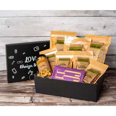 Foodcloud: Loving Bhaiya & Bhabhi Rakhi Gift Hamper