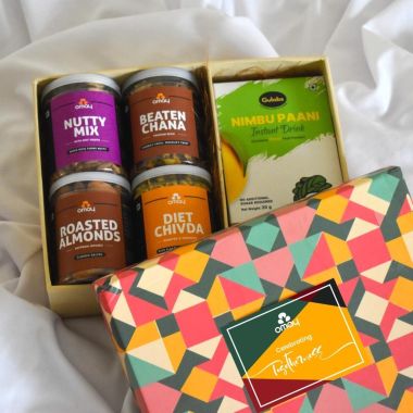 Omay Foods: Nuts & Crisps Gift Box
