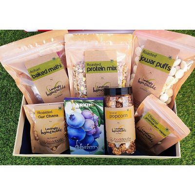 Foodcloud: I LOVE YOU Treats Gift Box - Pack of 7