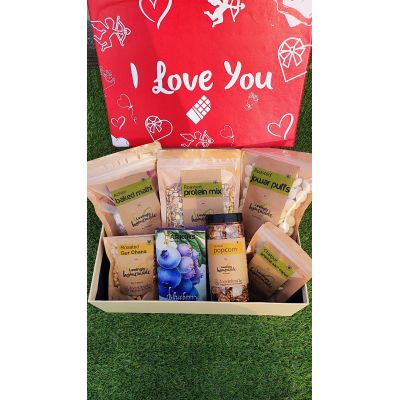 Foodcloud: I LOVE YOU Treats Gift Box - Pack of 7