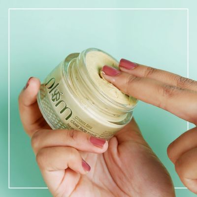 Plum: Twist & Go Matte Lipstick Airbrushed Finish Long Lasting Titanic - 139 (Chocolate Brown)