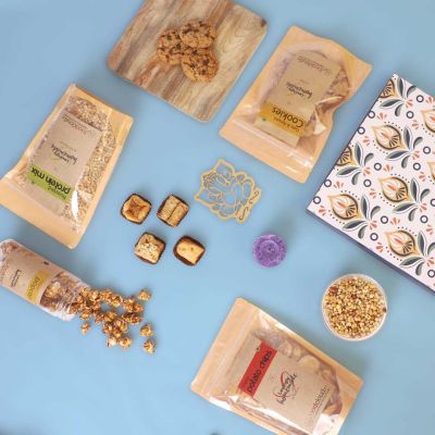 Foodcloud: Love N light Diwali Goodies Box