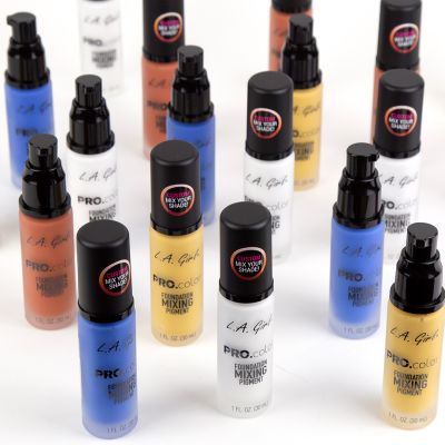 L.A.Girl: Pro Color & Pro Matte Foundation - white