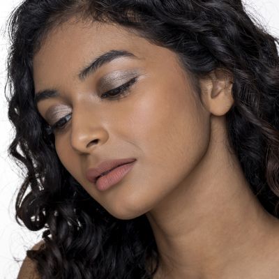 Kiro Beauty: Long Wear Brightening Eye Shadow Stick Lunar Champagne - 1.4gm