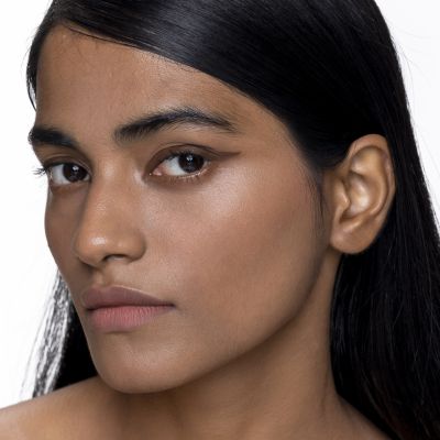 Kiro Beauty: HI-Def soothing eyeliner pencil Earth Brown - 0.35gm