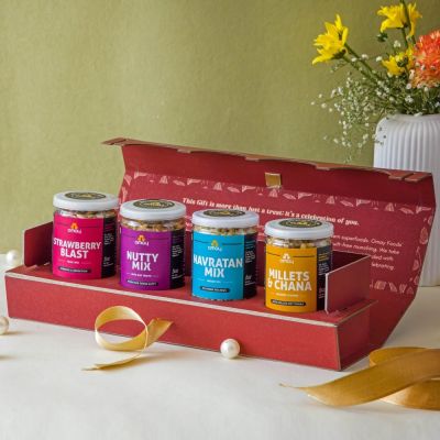 Omay Foods: Gourmet Sancks Gift Box  500gm