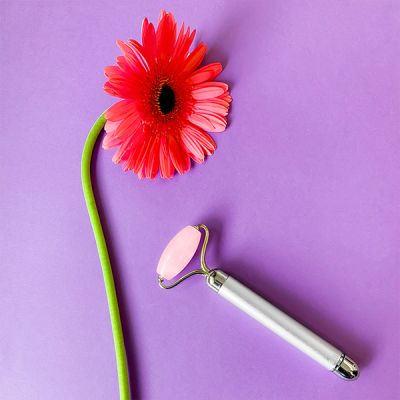 Natural Vibes: Rose Quartz Vibrating Roller with FREE Gold Beauty Elixir Oil for Face, Neck and Under eye [CLONE]
