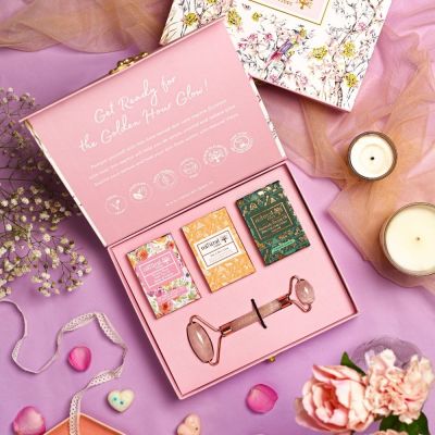 Natural Vibes: Glow Getter Gift Set with Rose Quartz Face Roller, Vitamin C Serum, Nirvana Flower Oil and Gold Beauty Elixir Oil