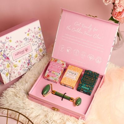 Natural Vibes: Glow Getter Gift Set with Jade Face Roller, Vitamin C Serum, Nirvana Flower Oil and Gold Beauty Elixir Oil