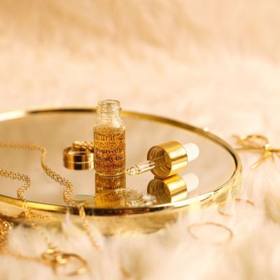 Natural Vibes: Glow Getter Gift Set with Jade Gua Sha, Vitamin C Serum, Nirvana Flower Oil and Gold Beauty Elixir Oil