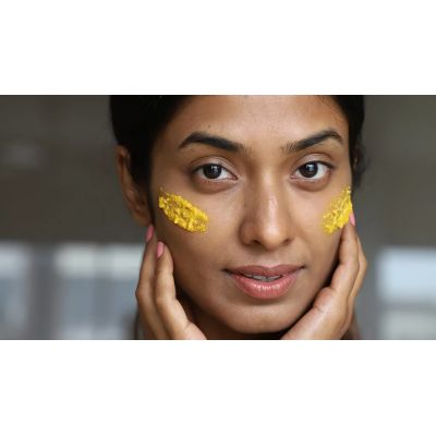 Tvachamrit: Turmeric Ubtan