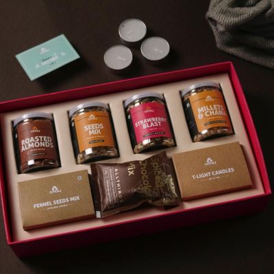 Omay Foods: Glittering Treats Gift Box