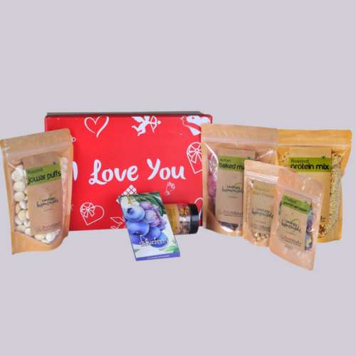 Foodcloud: I LOVE YOU Treats Gift Box - Pack of 7