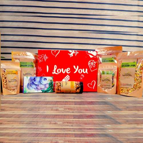 Foodcloud: I LOVE YOU Treats Gift Box - Pack of 7