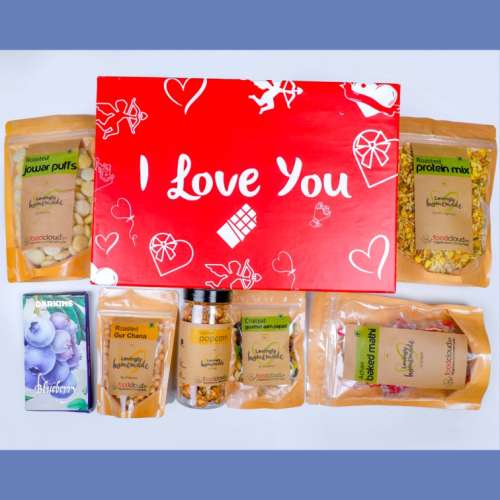 Foodcloud: I LOVE YOU Treats Gift Box - Pack of 7