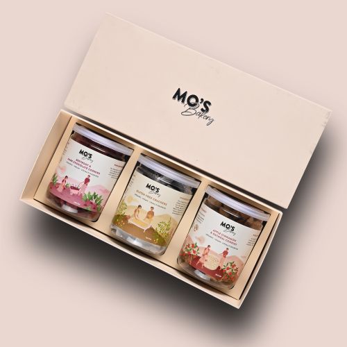 MOS Bakery: Ivory Gourmet Gift Box - 700 gm