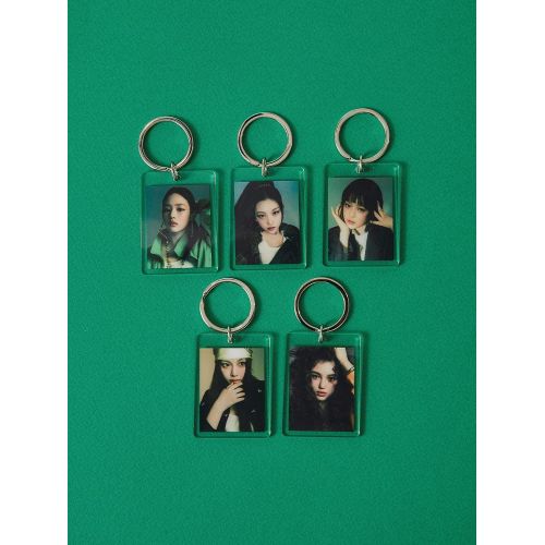 Cokodive: NewJeans-How Sweet | MD Acrylic Photo Keyring (Hanni)