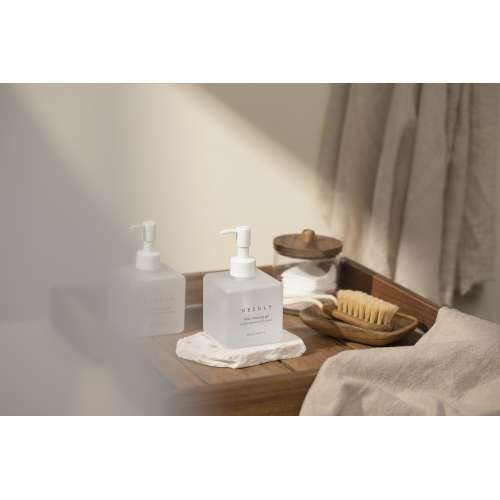 Needly: Mild cleansing gel 235ml Needly: Mild cleansing gel 235ml