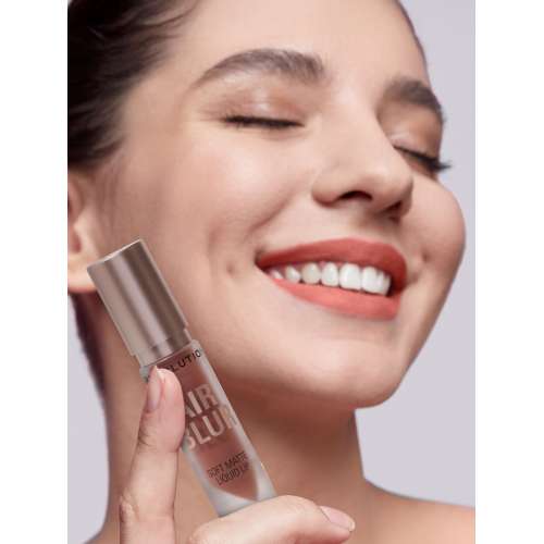 Makeup Revolution: Air Blur Matte Liquid Lipstick Whisper