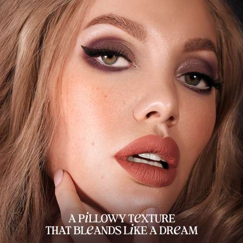 L.A.Girl: On Cloud Nine Bouncy Eyeshadow- Airy Taupe