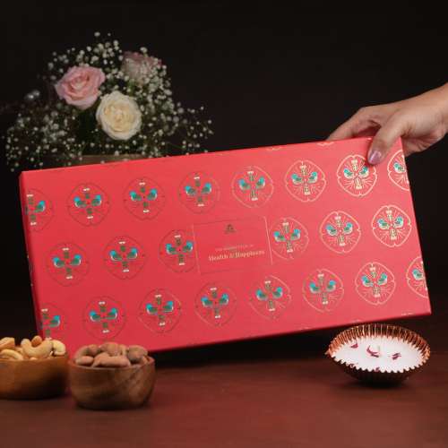 Omay Foods: Mixed Delights Diwali Gift Box  1200gm