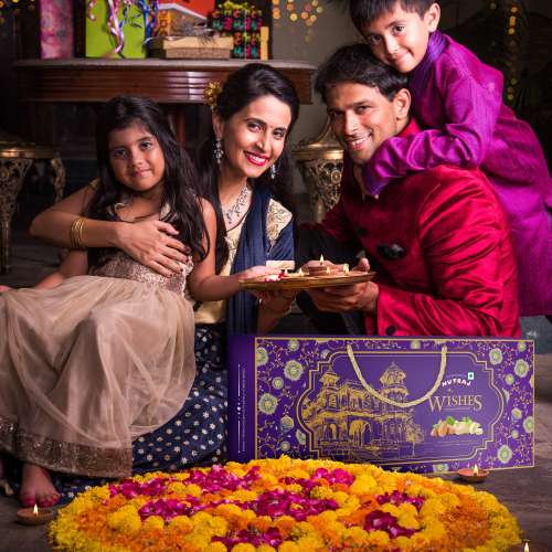 Nutraj: Wishes Floral Majesty    600gm Diwali Gift Box