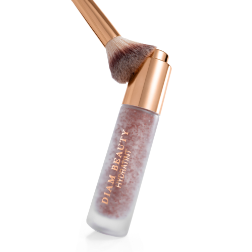 Diam Beauty: The Airbrush Angled Blush Brush.