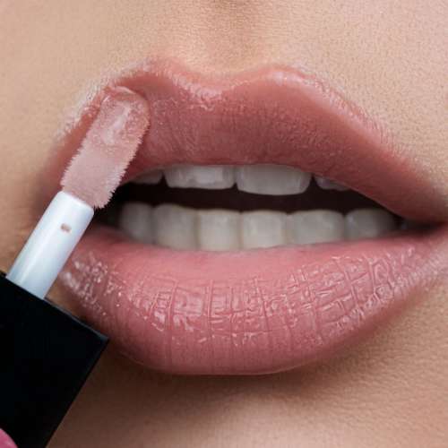 Renee Cosmetics: See Me Shine Lip Gloss - Pucker Up Peach - 2.5ml Renee Cosmetics: See Me Shine Lip Gloss - Pucker Up Peach - 2.5ml