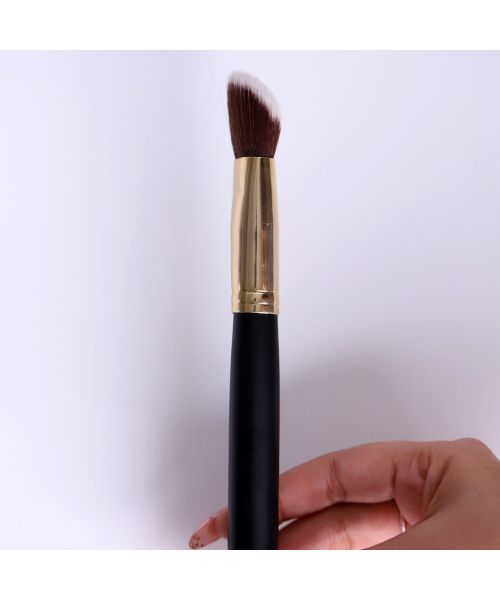 Wearified: Absolute Essentials Makeup Brushes - Set Of 3 for Face Base